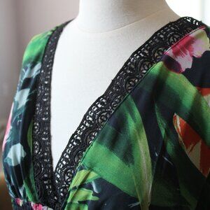 Women's Kendall and Kylie tropical dress - M